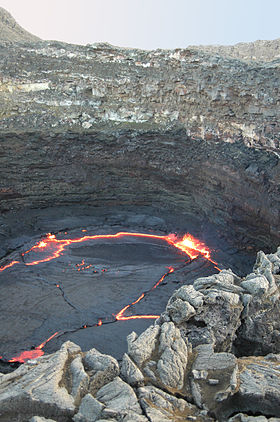 Лавовое озеро в кратере вулкана  (29 января 2008 г.).