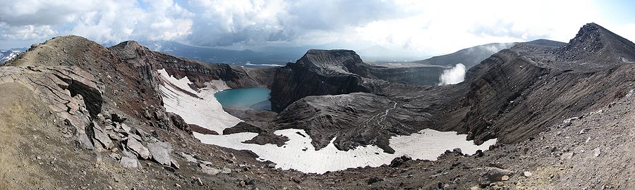 Панорама кратера вулкана Горелый