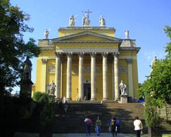 Hungary Eger Basilika.jpg