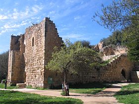 Аква Белла, Руины крепости крестоносцев