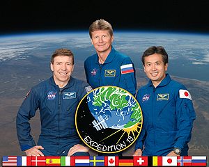 Слева направо: Майкл Барратт, Геннадий Падалка, Коити Ваката