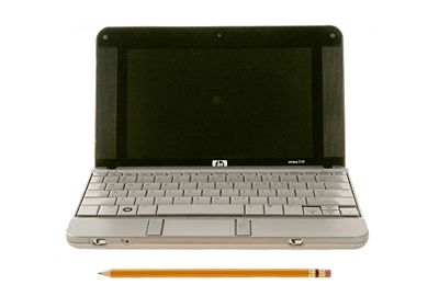 HP 2133 Mini-Note PC (front view compare with pencil).jpg